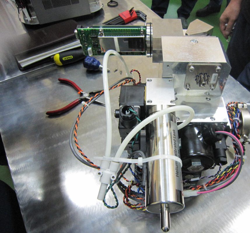 ulvac viet nam bảo dưỡng máy kiểm tra rò rỉ bằng khí heli ( helium leak detector) 1