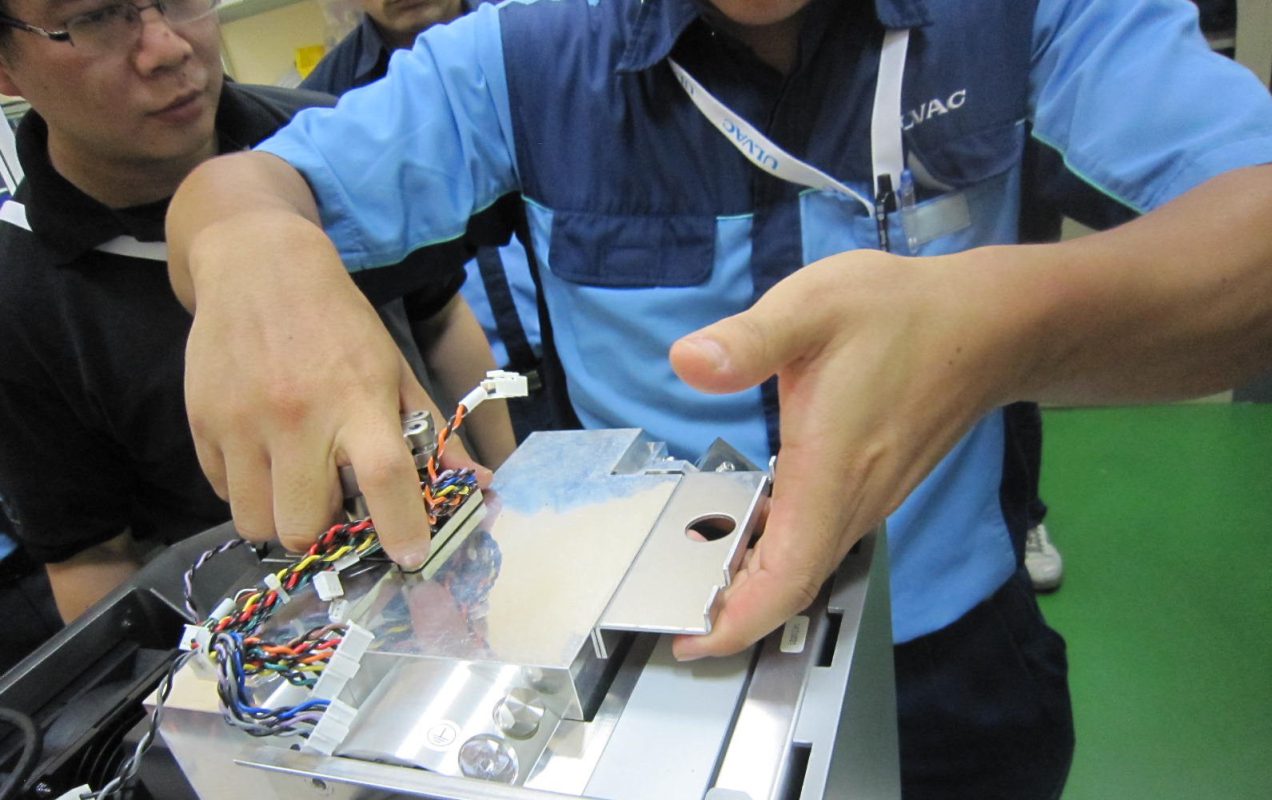 ulvac-viet-nam-bao-duong-may-kiem-tra-ro-ri-bang-khi-heli-helium-leak-detector-HELIUM LEAK DETECTOR MAINTENANCE